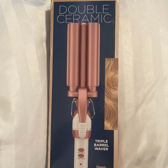 👩🦱 New in box Conair Triple Barrel Waver ❤️ - Picture 1 of 4